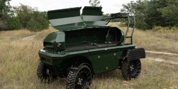 Український робот-евакуатор MAUL після підриву на міні та удару дрона зміг вивезти пораненого бійця