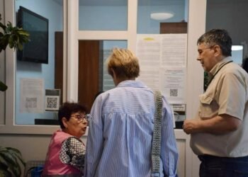 Будинок понівечило після атаки: у Києві відкрили штаб, куди звертатися постраждалим