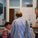 Будинок понівечило після атаки: у Києві відкрили штаб, куди звертатися постраждалим