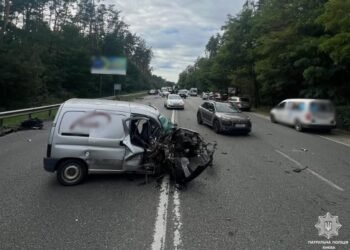 ДТП у Києві: рух паралізований в обох напрямках