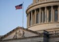 Пошлины 100% для покупателей российской нефти: Палата представителей США проголосует на следующей неделе