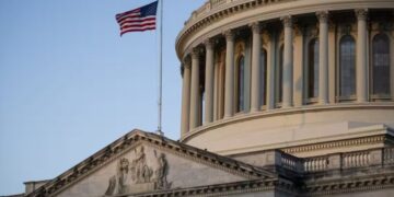 Пошлины 100% для покупателей российской нефти: Палата представителей США проголосует на следующей неделе