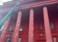 Історія після удару: у КНУ відновлять знаменитий мур