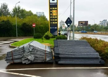 АЗС у Києві готують до нових атак: навколо станцій з’являються габіони
