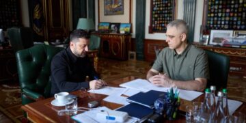 Зеленский приказал СБУ зеркально ответить РФ за удар дрона по зданию на Владимирской