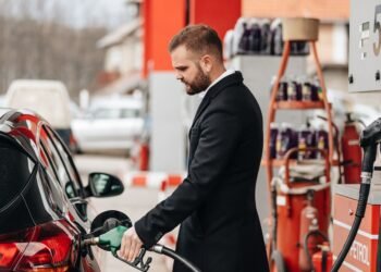 Бензин підбирається до 90 грн на деяких АЗС: скільки коштує пальне 10 вересня