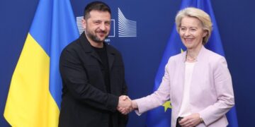 Зеленский о снятии санкций с олигархов РФ: “самоубийственно и контрпродуктивно”
