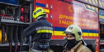 Россияне ударили дроном по ТЦ в Харькове, есть раненый