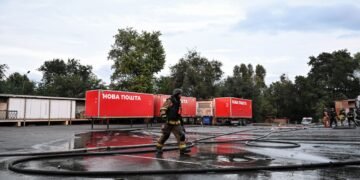 “Бандероль” уничтожила депо “Новой почты” в Днепре: есть погибший