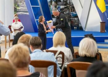 Від класної кімнати до фронту: скільки освітян Києва захищають Україну