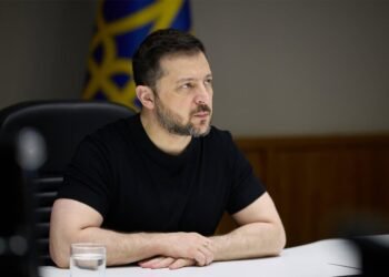 Защиту железной дороги, АЗС и критических предприятий от обстрелов усилят, – Зеленский