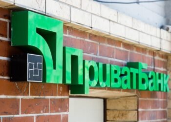 Новий рівень шахрайства: у ПриватБанку розповіли, як крадуть гроші через NFC і смартфон