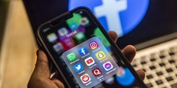 В Евросоюзе намерены ввести возрастные ограничения на соцсети и чат-боты ИИ