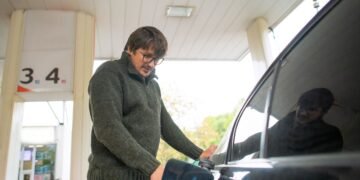 Бензин до 104 грн і дизель по 100: скільки коштує пальне на АЗС 23 вересня