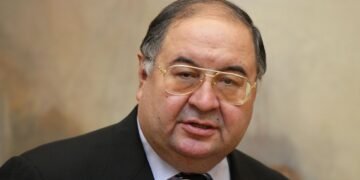 Олігархів РФ Усманова та Фрідмана поки лишили у санкційному списку, – журналіст