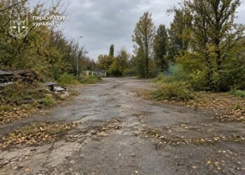 Київ під загрозою втрати понад 1 га землі: суд заблокував оформлення території кіностудії Довженка