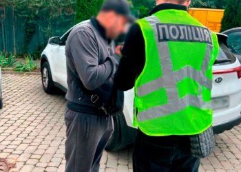 Авто для ЗСУ, якого не існувало: у Києві чоловік виманив у волонтерки пів мільйона