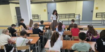 Очне навчання у Києві набирає обертів: скільки дітей уже в класах