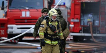 В Москве горит один из крупнейших НПЗ РФ: Генштаб раскрыл последствия удара