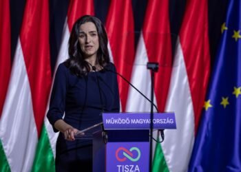 Венгрия высылает сразу 10 дипломатов РФ: в Москве уже пообещали отомстить