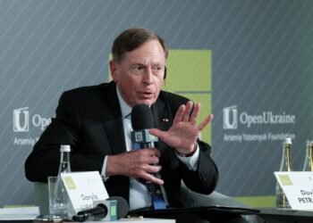 Инициатива на фронте принадлежит Украине, – эксдиректор ЦРУ Петреус