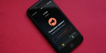 Кабмін змінює правила тривог та роботи бізнесу: що працюватиме попри сирену та дрони