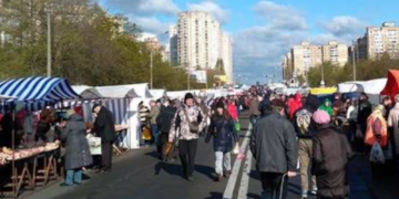 Замість проїзду – перекриті вулиці: в Києві починається осінній розпродаж