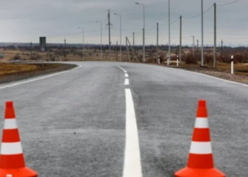 Перекрита дорога після обстрілу: в напрямку Києва ускладнено рух, – ФОТО