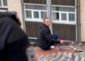 Смертельний екстрим у центрі Києва: поліція оточила дах будинку, – ФОТО