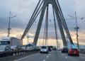 Блокування руху на два тижні: один із мостів Києва перекрили, – ФОТО