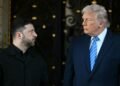 Трамп во время звонка с Зеленским снова просил прекратить удары по НПЗ РФ, – Axios