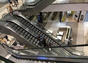 Тривоги «з’їдають» робочий час київських ТРЦ: у серпні ситуація різко погіршилася