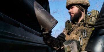 Кабмин выделяет 33,6 млрд гривен на выплаты военным и их семьям