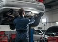 Почему глушитель начинает греметь и чего нельзя откладывать