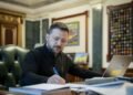 Зеленский предлагает давать “офисникам” до 12 лет тюрьмы: что известно о законопроекте