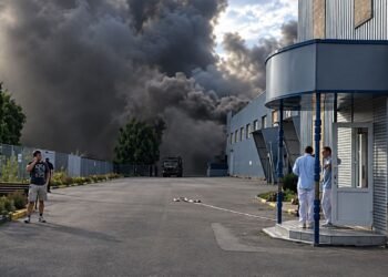 Завод фармкомпанії КУСУМ у Сумах зруйновано обстрілом, загинув інженер