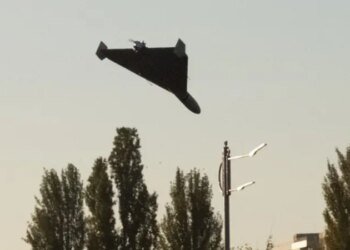 Подвійне влучання ворожого дрона спричинило пожежу в Києві