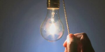 До 2,5 черг – як у суботу, 31 жовтня, вимикатимуть світло в Україні