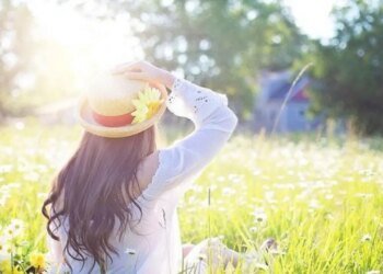 «Еще 12 часов, и я умерла бы»: 18-летняя девушка стояла на краю смерти из-за диагноза ИИ и онлайн-доктора, правда ее шокировала