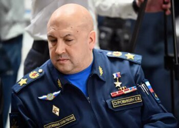 путін наказав генералу суровікіну знищити мости у Києві – The Telegraph