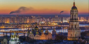 Балістична атака на Київ: пролунали щонайменше чотири вибухи