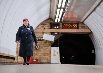 У Києві метро та автобуси змінили рух через перекриття на Південному мосту