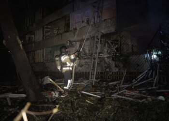 Атака на Київ: загиблий, восьмеро поранених і пожежі в будівлях