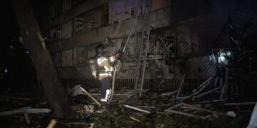 Атака на Київ: загиблий, восьмеро поранених і пожежі в будівлях