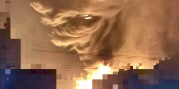 Россияне нанесли удар по предприятию в Запорожье: возник пожар