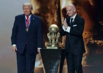Красная карточка для Инфантино: чиновники ФИФА устроили скандал из-за Трампа и “премии мира”