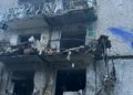 Бомбы в четыре утра: Россия убила водителя скорой и ранила 15 человек в Херсоне