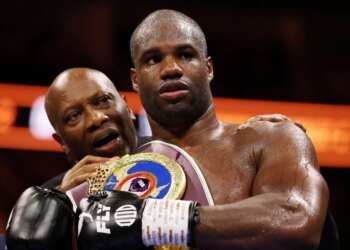 Дюбуа зберіг титул WBO, здобувши нищівну перемогу над Вордлі
