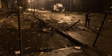 Россия убила 21-летнюю девушку в Киеве: восемь раненых, повреждены метро и 25-этажный дом
