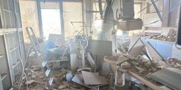 Ворог ударив по операційній Інституту Стражеска в Києві, поранений пацієнт